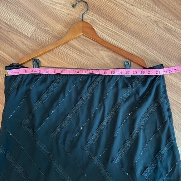 Black Patra Skirt - Picture 6 of 12